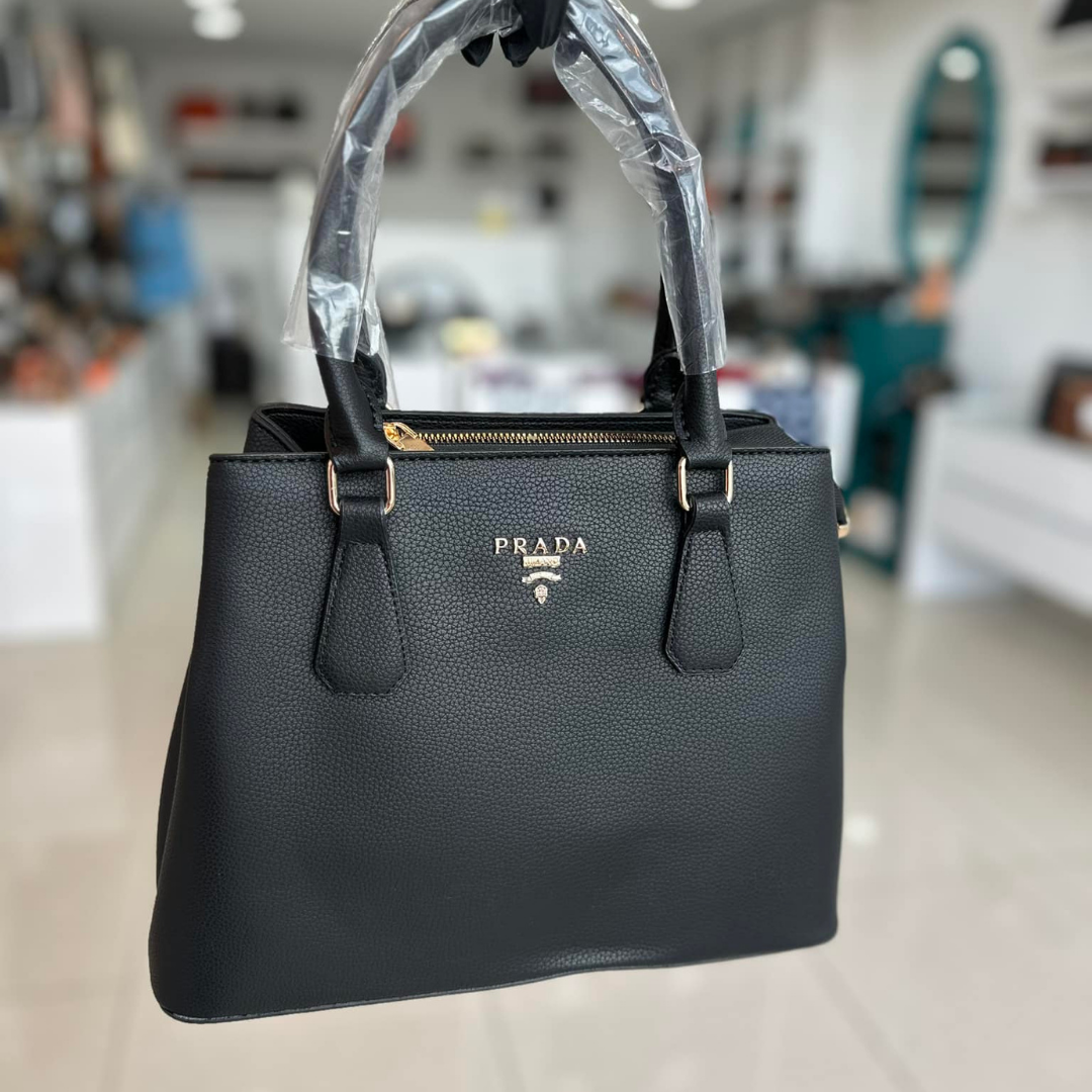 Prada klasik model çanta