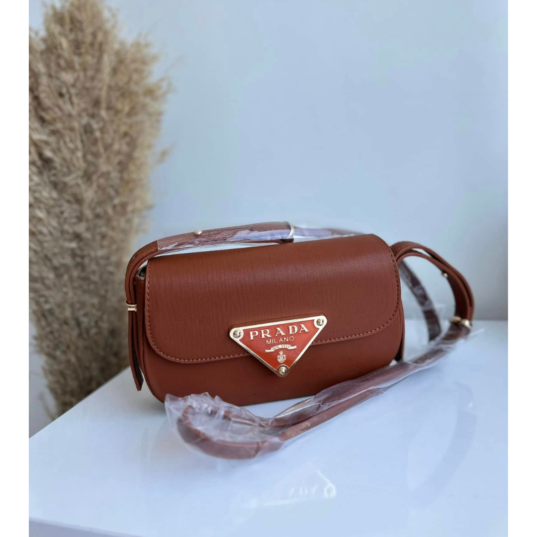 Prada marka küçük model