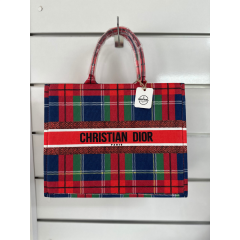 C.Dior büyük boy çanta
